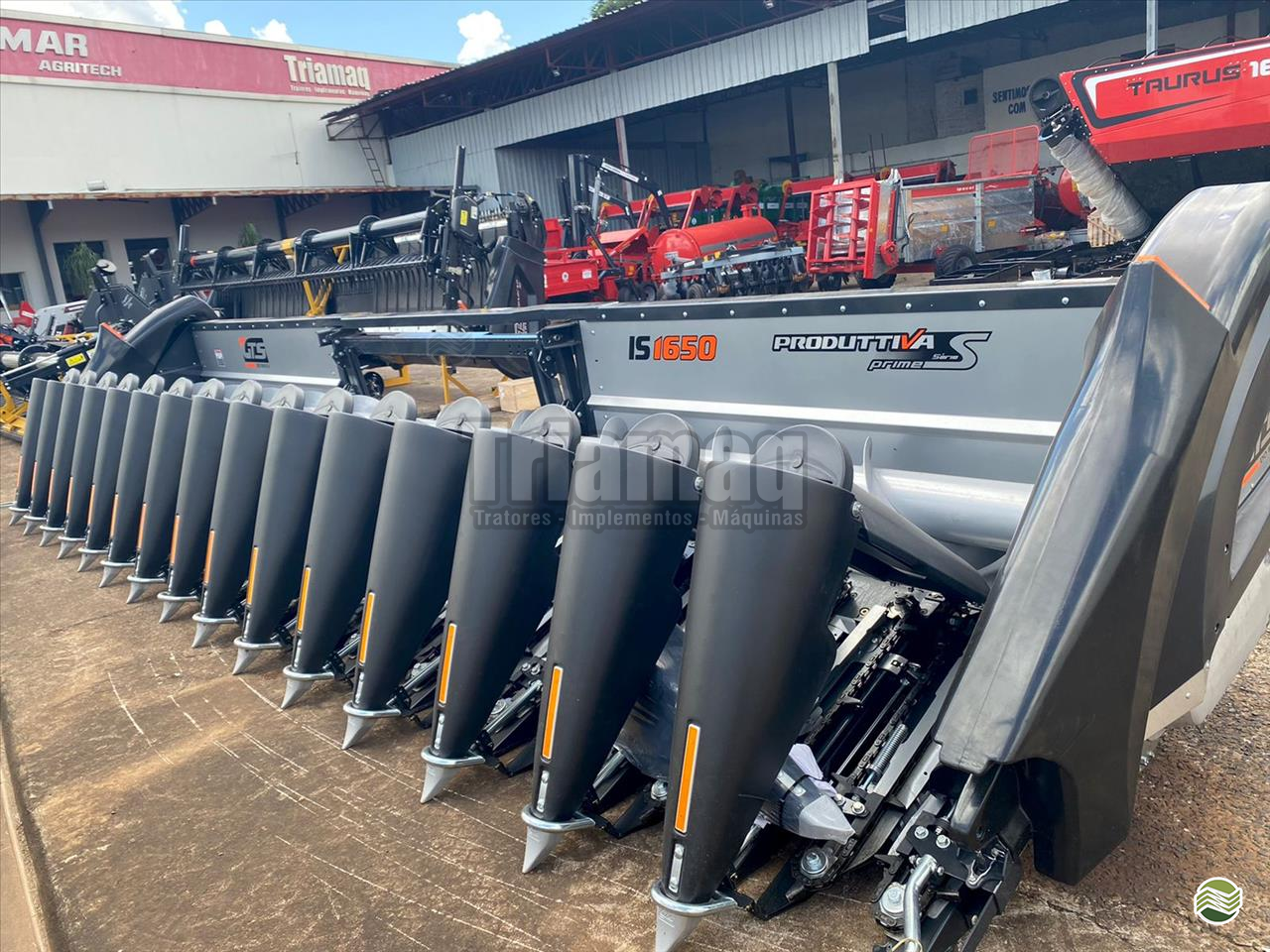 PLATAFORMA COLHEITADEIRA GTS PRODUTTIVA 1650 Triamaq Tratores UBERLANDIA MINAS GERAIS MG